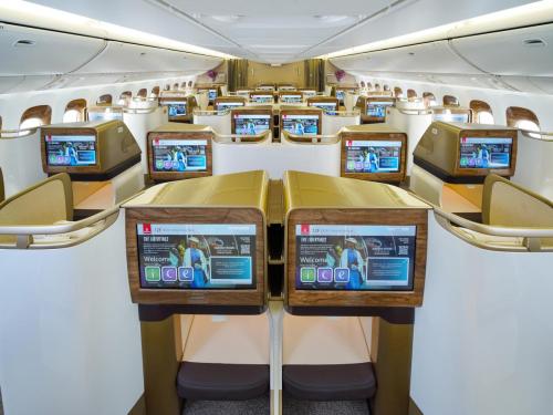 b777-businessclass-back